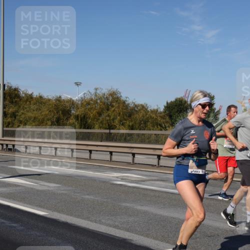 03.10.2025 - Köhlbrandbrückenlauf Julia Fischer http://msf.ph/oto/9011686 03.10.2025 13:00:27 Position 3 6507 meine-sportfotos.de
