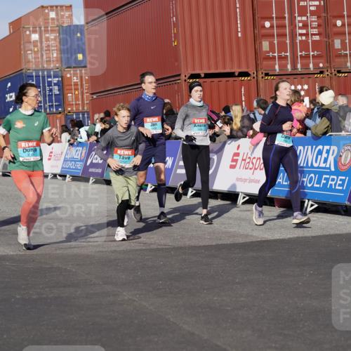 03.10.2025 - Köhlbrandbrückenlauf Michael Burmester http://msf.ph/oto/9011705 03.10.2025 10:12:21 Ziel 1347, 1438, 1439, 1444, 1654, 1681, 2950, 3065, 3707, 3709 meine-sportfotos.de