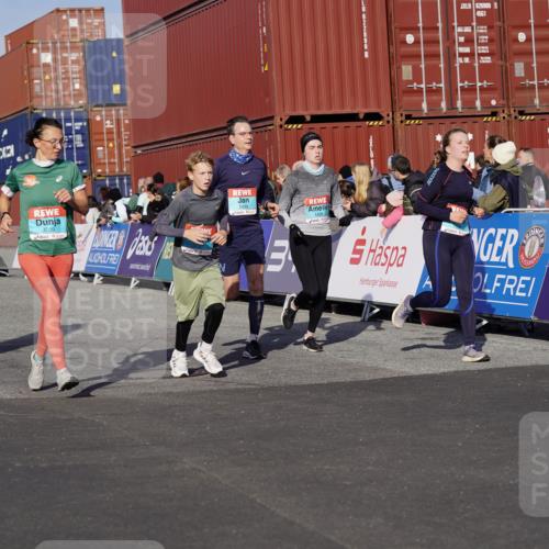 03.10.2025 - Köhlbrandbrückenlauf Michael Burmester http://msf.ph/oto/9011717 03.10.2025 10:12:22 Ziel 1438, 1439, 1444, 1654, 1662, 1681, 2950, 3065, 3210, 3707, 3709 meine-sportfotos.de
