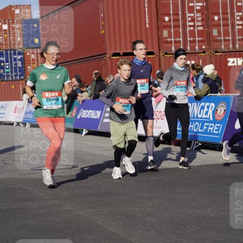 03.10.2025 - Köhlbrandbrückenlauf Michael Burmester http://msf.ph/oto/9011742 03.10.2025 10:12:22 Ziel 1438, 1439, 1444, 1654, 1662, 1681, 2950, 3065, 3210, 3707, 3709 meine-sportfotos.de