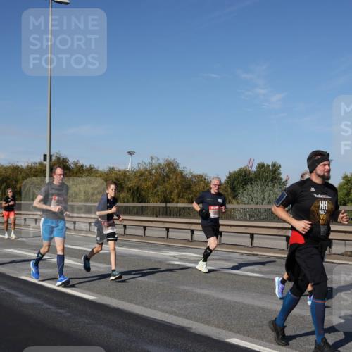 03.10.2025 - Köhlbrandbrückenlauf Julia Fischer http://msf.ph/oto/9011749 03.10.2025 13:00:37 Position 3 2 meine-sportfotos.de