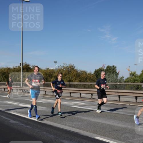 03.10.2025 - Köhlbrandbrückenlauf Julia Fischer http://msf.ph/oto/9011752 03.10.2025 13:00:37 Position 3 4347 meine-sportfotos.de