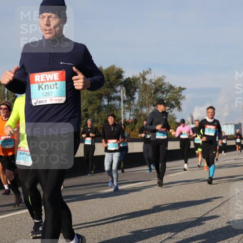 03.10.2025 - Köhlbrandbrückenlauf Luisa Fischer http://msf.ph/oto/9011781 03.10.2025 10:54:26 Position 3 03, 1430, 2942, 1257 meine-sportfotos.de