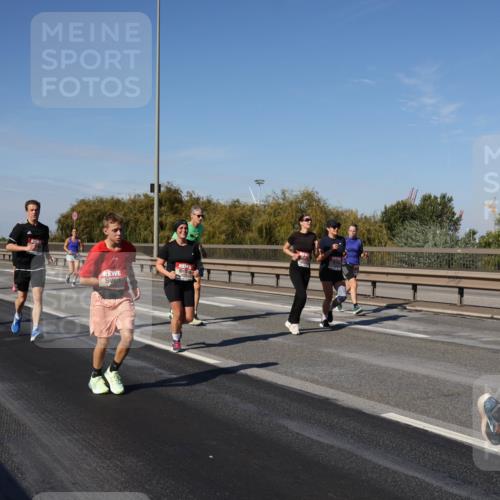03.10.2025 - Köhlbrandbrückenlauf Julia Fischer http://msf.ph/oto/9011785 03.10.2025 13:00:45 Position 3 5525 meine-sportfotos.de