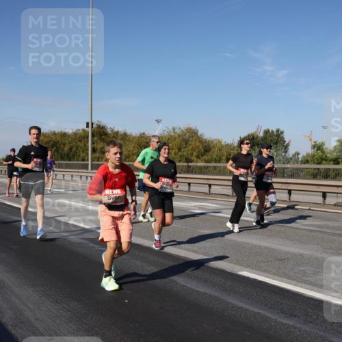 03.10.2025 - Köhlbrandbrückenlauf Julia Fischer http://msf.ph/oto/9011787 03.10.2025 13:00:45 Position 3  meine-sportfotos.de