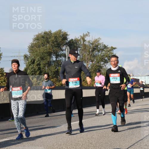 03.10.2025 - Köhlbrandbrückenlauf Luisa Fischer http://msf.ph/oto/9011793 03.10.2025 10:54:27 Position 3 2735, 2736 meine-sportfotos.de