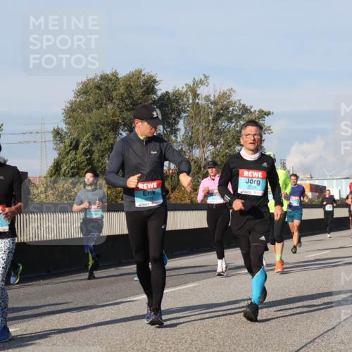 03.10.2025 - Köhlbrandbrückenlauf Luisa Fischer http://msf.ph/oto/9011798 03.10.2025 10:54:28 Position 3 3811, 2735, 2736, 1555 meine-sportfotos.de