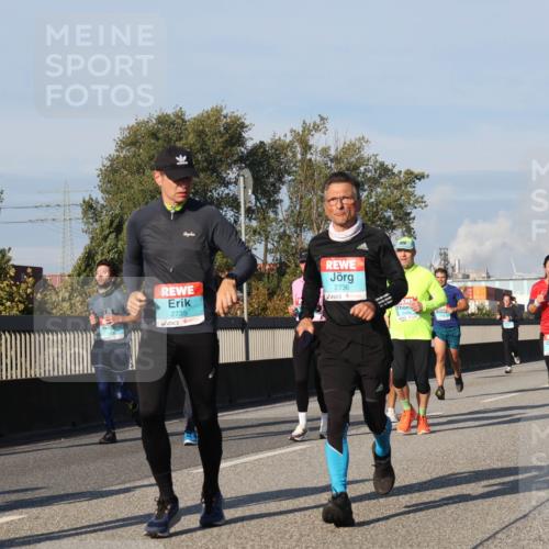 03.10.2025 - Köhlbrandbrückenlauf Luisa Fischer http://msf.ph/oto/9011800 03.10.2025 10:54:28 Position 3 3811, 2735, 2736, 1409, 1555 meine-sportfotos.de