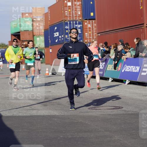 03.10.2025 - Köhlbrandbrückenlauf Michael Burmester http://msf.ph/oto/9011825 03.10.2025 10:12:26 Ziel 1362, 1438, 1439, 1487, 1654, 1662, 2950, 3065, 3210, 3315, 3707, 3709, 3781 meine-sportfotos.de