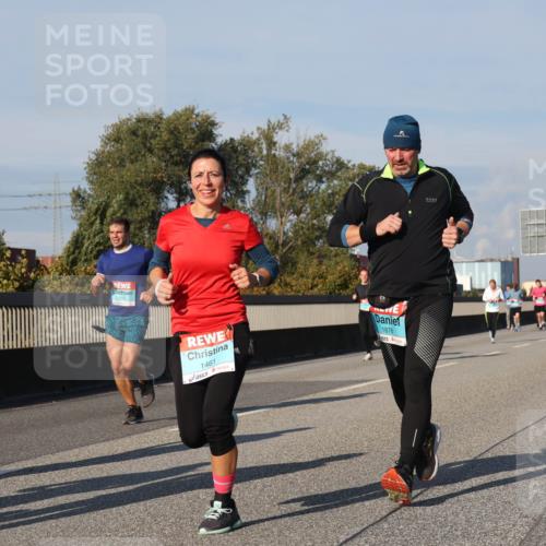 03.10.2025 - Köhlbrandbrückenlauf Luisa Fischer http://msf.ph/oto/9011838 03.10.2025 10:54:32 Position 3 3641, 1461, 1876 meine-sportfotos.de