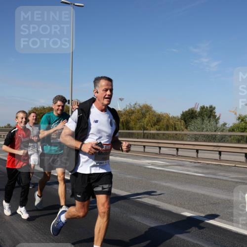 03.10.2025 - Köhlbrandbrückenlauf Julia Fischer http://msf.ph/oto/9011840 03.10.2025 13:00:55 Position 3 4686 meine-sportfotos.de