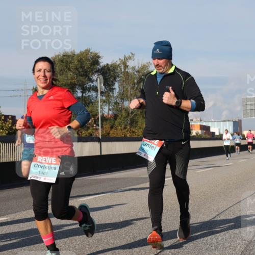 03.10.2025 - Köhlbrandbrückenlauf Luisa Fischer http://msf.ph/oto/9011841 03.10.2025 10:54:32 Position 3 1014, 1461, 1876 meine-sportfotos.de