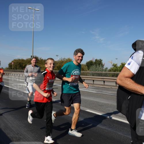 03.10.2025 - Köhlbrandbrückenlauf Julia Fischer http://msf.ph/oto/9011845 03.10.2025 13:00:56 Position 3 13 meine-sportfotos.de