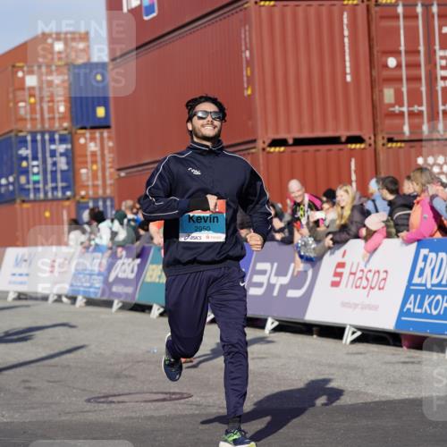 03.10.2025 - Köhlbrandbrückenlauf Michael Burmester http://msf.ph/oto/9011847 03.10.2025 10:12:27 Ziel 1362, 1438, 1439, 1487, 1654, 1662, 2950, 3210, 3315, 3707, 3781 meine-sportfotos.de