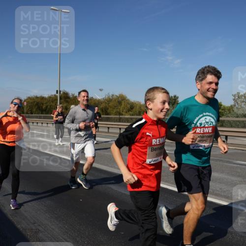 03.10.2025 - Köhlbrandbrückenlauf Julia Fischer http://msf.ph/oto/9011848 03.10.2025 13:00:56 Position 3 5022, 13, 5023 meine-sportfotos.de