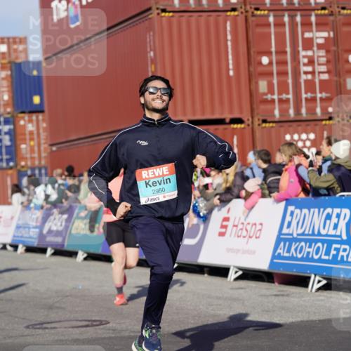 03.10.2025 - Köhlbrandbrückenlauf Michael Burmester http://msf.ph/oto/9011868 03.10.2025 10:12:27 Ziel 1362, 1438, 1439, 1487, 1654, 1662, 2950, 3210, 3315, 3707, 3781 meine-sportfotos.de