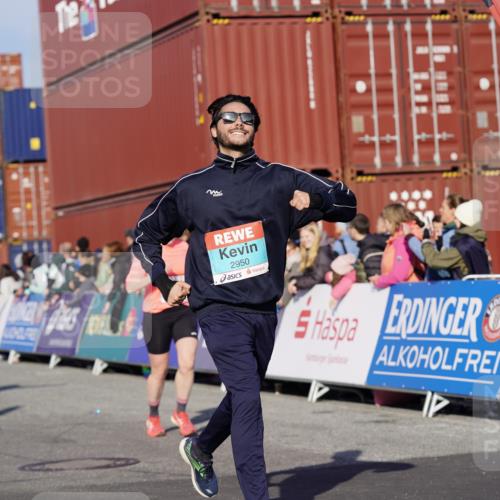 03.10.2025 - Köhlbrandbrückenlauf Michael Burmester http://msf.ph/oto/9011876 03.10.2025 10:12:27 Ziel 1362, 1438, 1439, 1487, 1654, 1662, 2950, 3210, 3315, 3707, 3781 meine-sportfotos.de