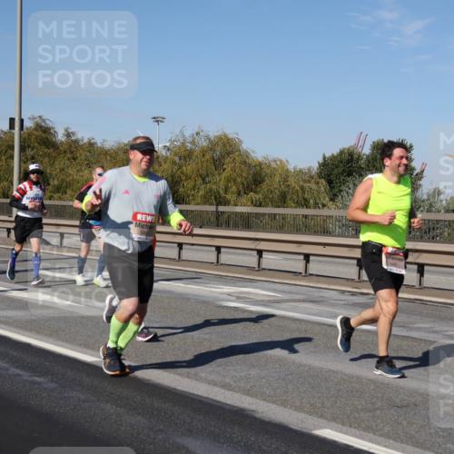 03.10.2025 - Köhlbrandbrückenlauf Julia Fischer http://msf.ph/oto/9011880 03.10.2025 13:01:06 Position 3 6301 meine-sportfotos.de