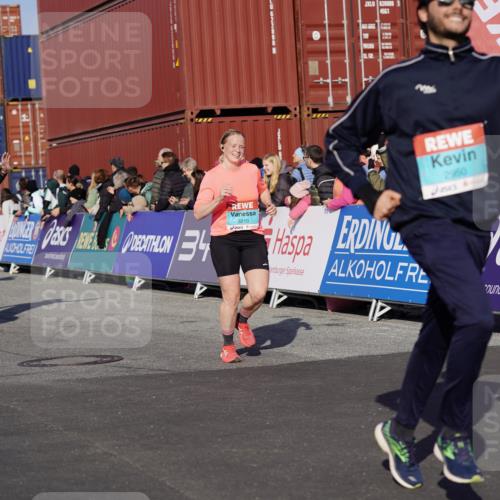 03.10.2025 - Köhlbrandbrückenlauf Michael Burmester http://msf.ph/oto/9011883 03.10.2025 10:12:28 Ziel 1362, 1438, 1439, 1487, 1662, 2950, 3210, 3315, 3781 meine-sportfotos.de