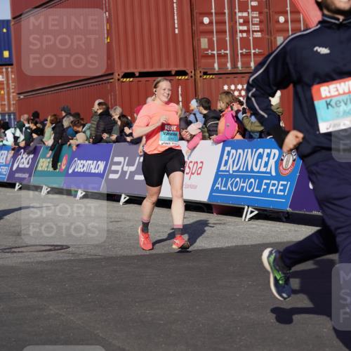 03.10.2025 - Köhlbrandbrückenlauf Michael Burmester http://msf.ph/oto/9011893 03.10.2025 10:12:28 Ziel 1362, 1438, 1439, 1487, 1662, 2950, 3210, 3315, 3781 meine-sportfotos.de