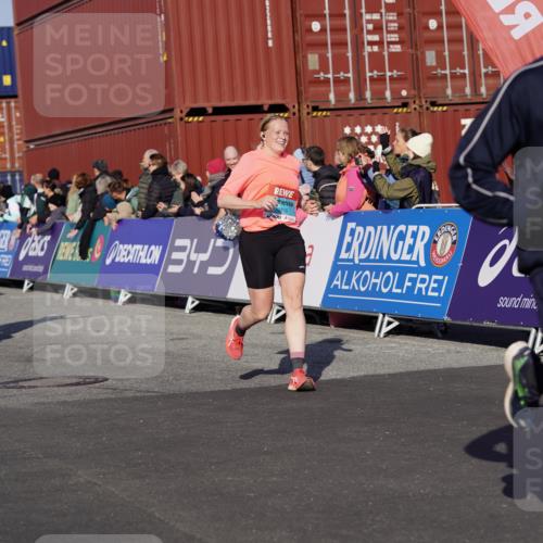 03.10.2025 - Köhlbrandbrückenlauf Michael Burmester http://msf.ph/oto/9011904 03.10.2025 10:12:28 Ziel 1362, 1438, 1439, 1487, 1662, 2950, 3210, 3315, 3781 meine-sportfotos.de