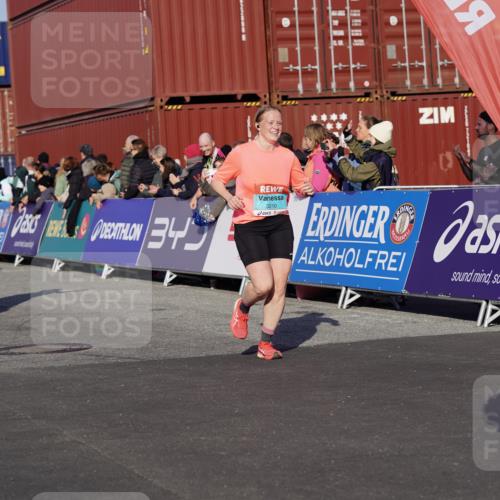 03.10.2025 - Köhlbrandbrückenlauf Michael Burmester http://msf.ph/oto/9011915 03.10.2025 10:12:28 Ziel 1362, 1438, 1439, 1487, 1662, 2950, 3210, 3315, 3781 meine-sportfotos.de