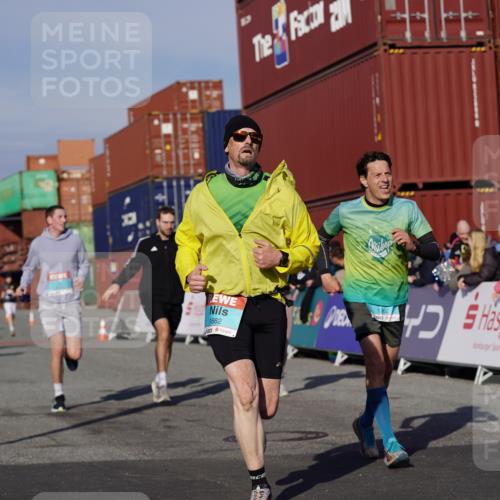 03.10.2025 - Köhlbrandbrückenlauf Michael Burmester http://msf.ph/oto/9011943 03.10.2025 10:12:30 Ziel 1259, 1362, 1487, 1662, 1865, 2950, 3210, 3315, 3781 meine-sportfotos.de
