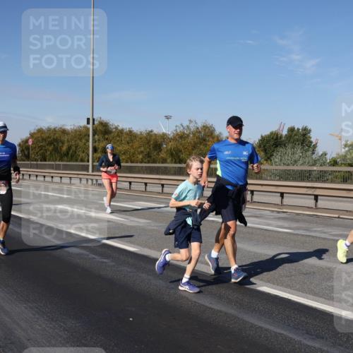 03.10.2025 - Köhlbrandbrückenlauf Julia Fischer http://msf.ph/oto/9011946 03.10.2025 13:01:17 Position 3 09, 201 meine-sportfotos.de