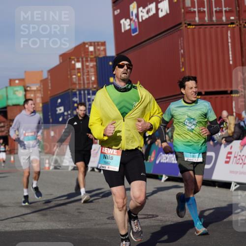 03.10.2025 - Köhlbrandbrückenlauf Michael Burmester http://msf.ph/oto/9011952 03.10.2025 10:12:30 Ziel 1259, 1362, 1487, 1662, 1865, 2950, 3210, 3315, 3781 meine-sportfotos.de