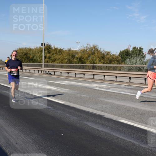 03.10.2025 - Köhlbrandbrückenlauf Julia Fischer http://msf.ph/oto/9011957 03.10.2025 13:01:19 Position 3  meine-sportfotos.de