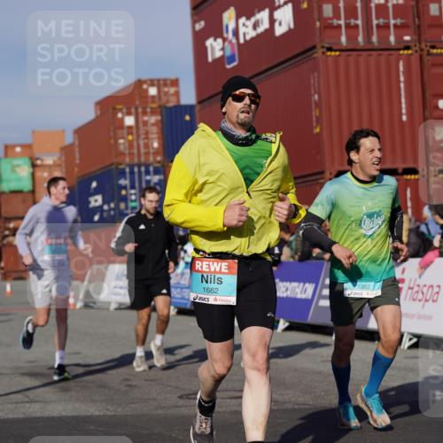 03.10.2025 - Köhlbrandbrückenlauf Michael Burmester http://msf.ph/oto/9011967 03.10.2025 10:12:30 Ziel 1259, 1362, 1487, 1662, 1865, 2950, 3210, 3315, 3781 meine-sportfotos.de