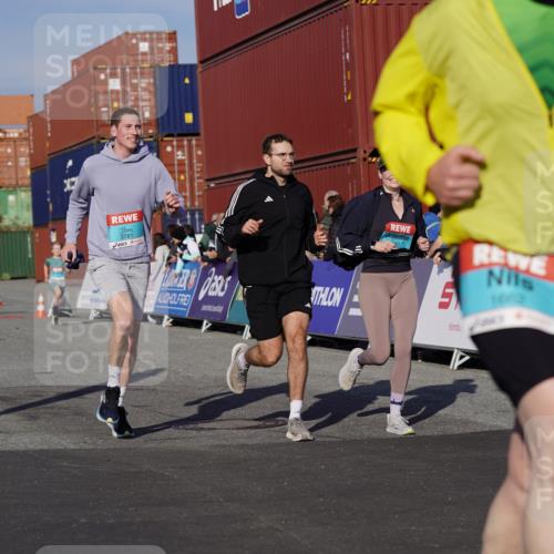 03.10.2025 - Köhlbrandbrückenlauf Michael Burmester http://msf.ph/oto/9011978 03.10.2025 10:12:31 Ziel 1259, 1362, 1487, 1662, 1865, 2950, 3210, 3315, 3781 meine-sportfotos.de