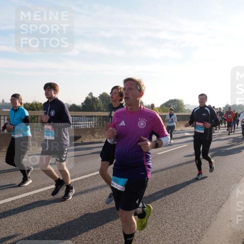 03.10.2025 - Köhlbrandbrückenlauf Fabian Wolf http://msf.ph/oto/9011980 03.10.2025 09:22:48 Position 3 2304, 1725, 3562 meine-sportfotos.de