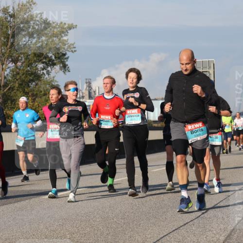 03.10.2025 - Köhlbrandbrückenlauf Luisa Fischer http://msf.ph/oto/9011989 03.10.2025 10:54:45 Position 3 3010, 1670, 2560, 1355, 3369, 3493 meine-sportfotos.de