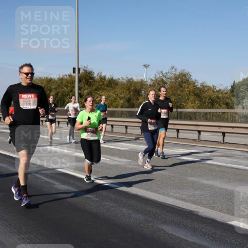 03.10.2025 - Köhlbrandbrückenlauf Julia Fischer http://msf.ph/oto/9011993 03.10.2025 13:01:27 Position 3 6761 meine-sportfotos.de