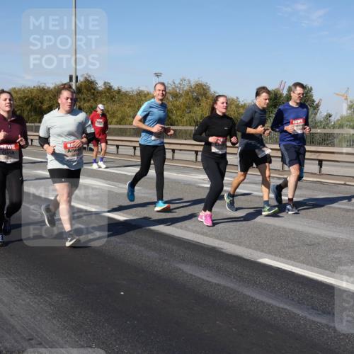 03.10.2025 - Köhlbrandbrückenlauf Julia Fischer http://msf.ph/oto/9012056 03.10.2025 13:01:37 Position 3 4473, 4472 meine-sportfotos.de