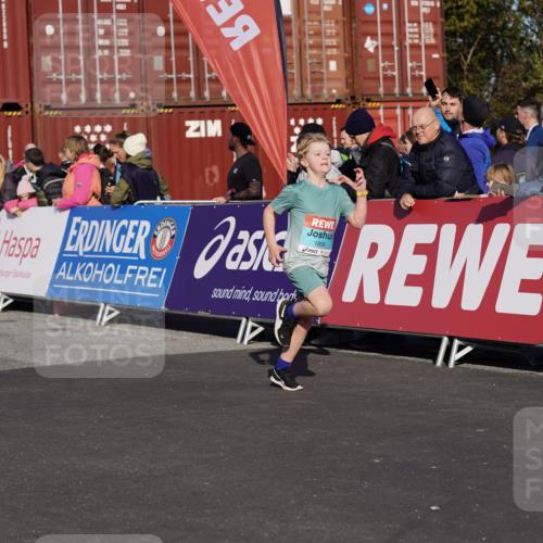 03.10.2025 - Köhlbrandbrückenlauf Michael Burmester http://msf.ph/oto/9012065 03.10.2025 10:12:36 Ziel 1259, 1392, 1487, 1491, 1806, 1865, 1877, 2098, 3315, 3643, 3781 meine-sportfotos.de