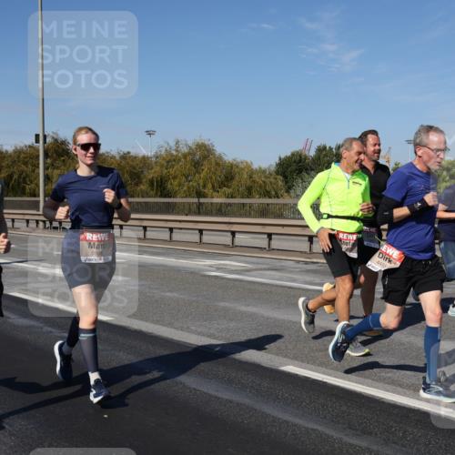 03.10.2025 - Köhlbrandbrückenlauf Julia Fischer http://msf.ph/oto/9012100 03.10.2025 13:01:42 Position 3 5909, 5906, 4495 meine-sportfotos.de