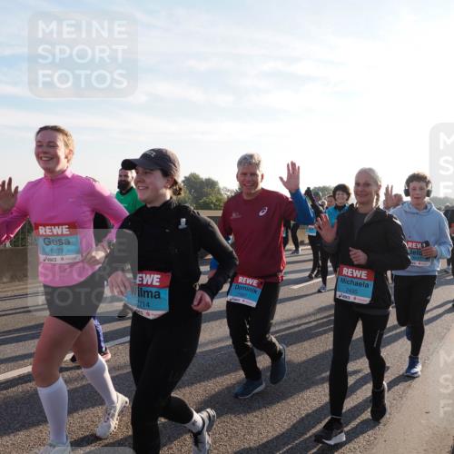 03.10.2025 - Köhlbrandbrückenlauf Fabian Wolf http://msf.ph/oto/9012107 03.10.2025 09:22:55 Position 3 1977, 2114, 1687, 2435, 3647 meine-sportfotos.de