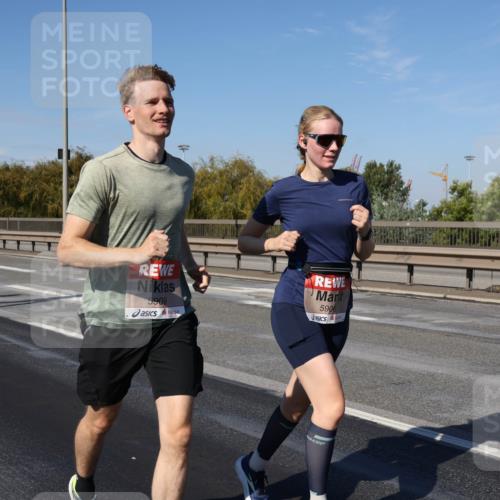 03.10.2025 - Köhlbrandbrückenlauf Julia Fischer http://msf.ph/oto/9012109 03.10.2025 13:01:43 Position 3 5909, 5906 meine-sportfotos.de