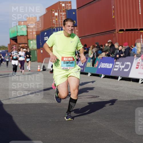 03.10.2025 - Köhlbrandbrückenlauf Michael Burmester http://msf.ph/oto/9012110 03.10.2025 10:12:38 Ziel 1259, 1387, 1392, 1487, 1491, 1806, 1865, 1877, 1909, 1933, 2098, 3315, 3643, 3781 meine-sportfotos.de