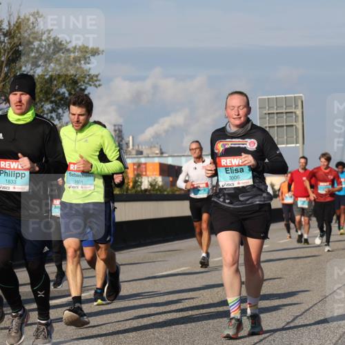 03.10.2025 - Köhlbrandbrückenlauf Luisa Fischer http://msf.ph/oto/9012112 03.10.2025 10:54:57 Position 3 1536, 1833, 1601, 3006 meine-sportfotos.de