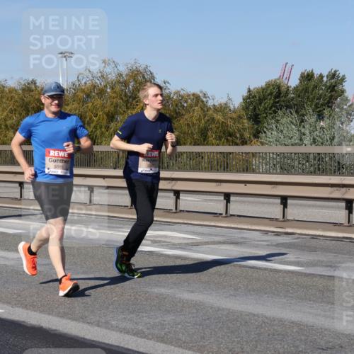 03.10.2025 - Köhlbrandbrückenlauf Julia Fischer http://msf.ph/oto/9012125 03.10.2025 13:01:49 Position 3 5385, 5386 meine-sportfotos.de
