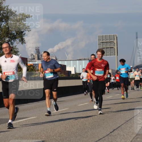 03.10.2025 - Köhlbrandbrückenlauf Luisa Fischer http://msf.ph/oto/9012151 03.10.2025 10:55:00 Position 3  meine-sportfotos.de