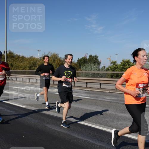 03.10.2025 - Köhlbrandbrückenlauf Julia Fischer http://msf.ph/oto/9012223 03.10.2025 13:02:15 Position 3 5943, 52 meine-sportfotos.de