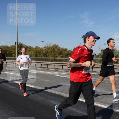 03.10.2025 - Köhlbrandbrückenlauf Julia Fischer http://msf.ph/oto/9012231 03.10.2025 13:02:16 Position 3 5943 meine-sportfotos.de