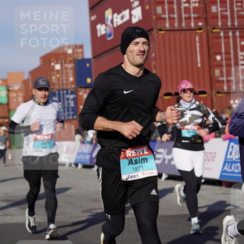03.10.2025 - Köhlbrandbrückenlauf Michael Burmester http://msf.ph/oto/9012232 03.10.2025 10:12:43 Ziel 1387, 1392, 1491, 1535, 1806, 1877, 1909, 1933, 2098, 3643 meine-sportfotos.de