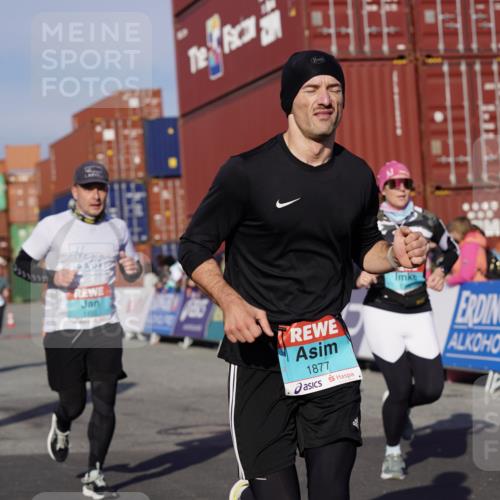 03.10.2025 - Köhlbrandbrückenlauf Michael Burmester http://msf.ph/oto/9012239 03.10.2025 10:12:43 Ziel 1387, 1392, 1491, 1535, 1806, 1877, 1909, 1933, 2098, 3643 meine-sportfotos.de