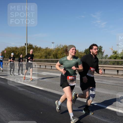 03.10.2025 - Köhlbrandbrückenlauf Julia Fischer http://msf.ph/oto/9012248 03.10.2025 13:02:18 Position 3 4727 meine-sportfotos.de