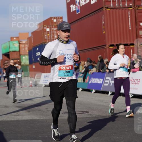 03.10.2025 - Köhlbrandbrückenlauf Michael Burmester http://msf.ph/oto/9012249 03.10.2025 10:12:44 Ziel 1387, 1392, 1491, 1535, 1806, 1877, 1909, 1933, 2098, 2799, 3643 meine-sportfotos.de